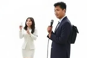 《归档者手记》封面：档案盒与手写标签