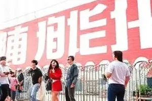 《回声纪事·夏夜篇》封面：浅色时间轴与夜航节点组成的抽象画面