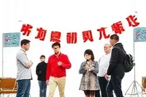 《回声之外》封面：被删除线穿过的对话气泡