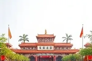 《十二帧证词》封面：十二格分镜与时间水印
